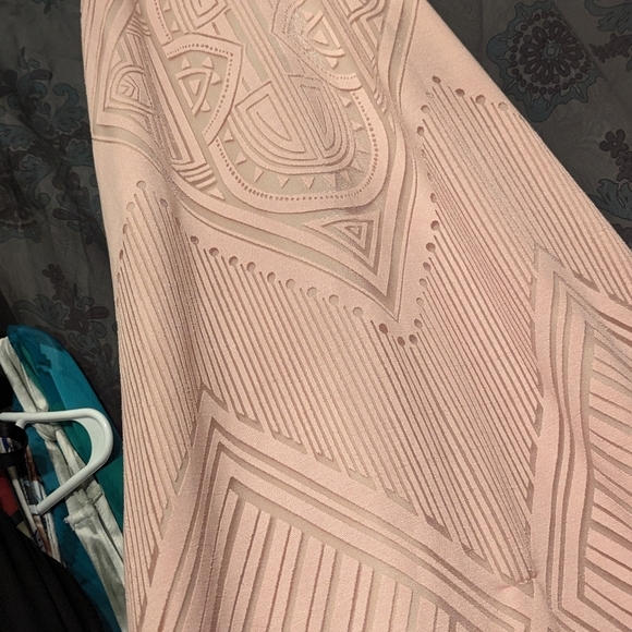 Beautiful new dress - Picture 2 of 7